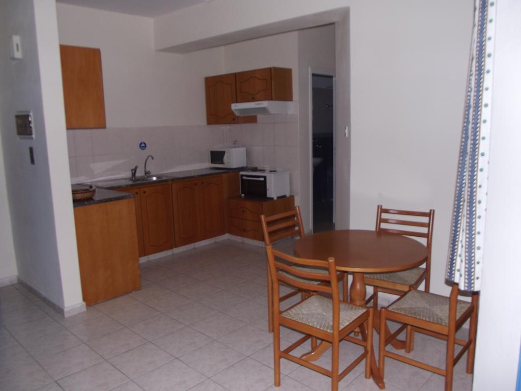 Kefalonitis Hotel Apartments Paphos Habitación foto