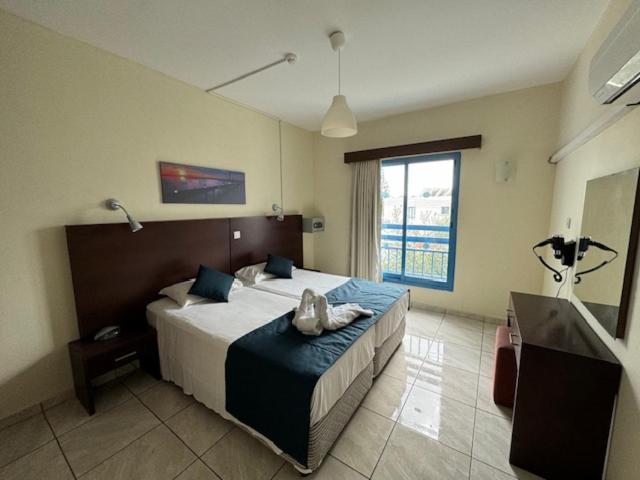 Kefalonitis Hotel Apartments Paphos Exterior foto