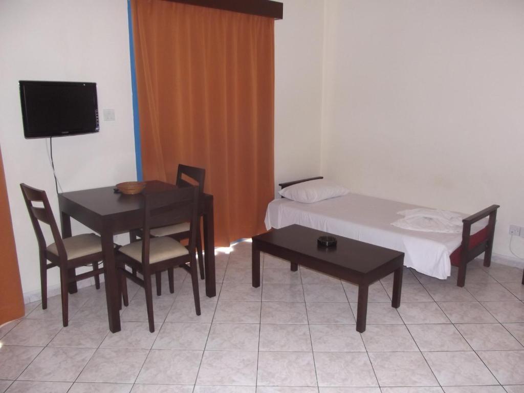Kefalonitis Hotel Apartments Paphos Habitación foto