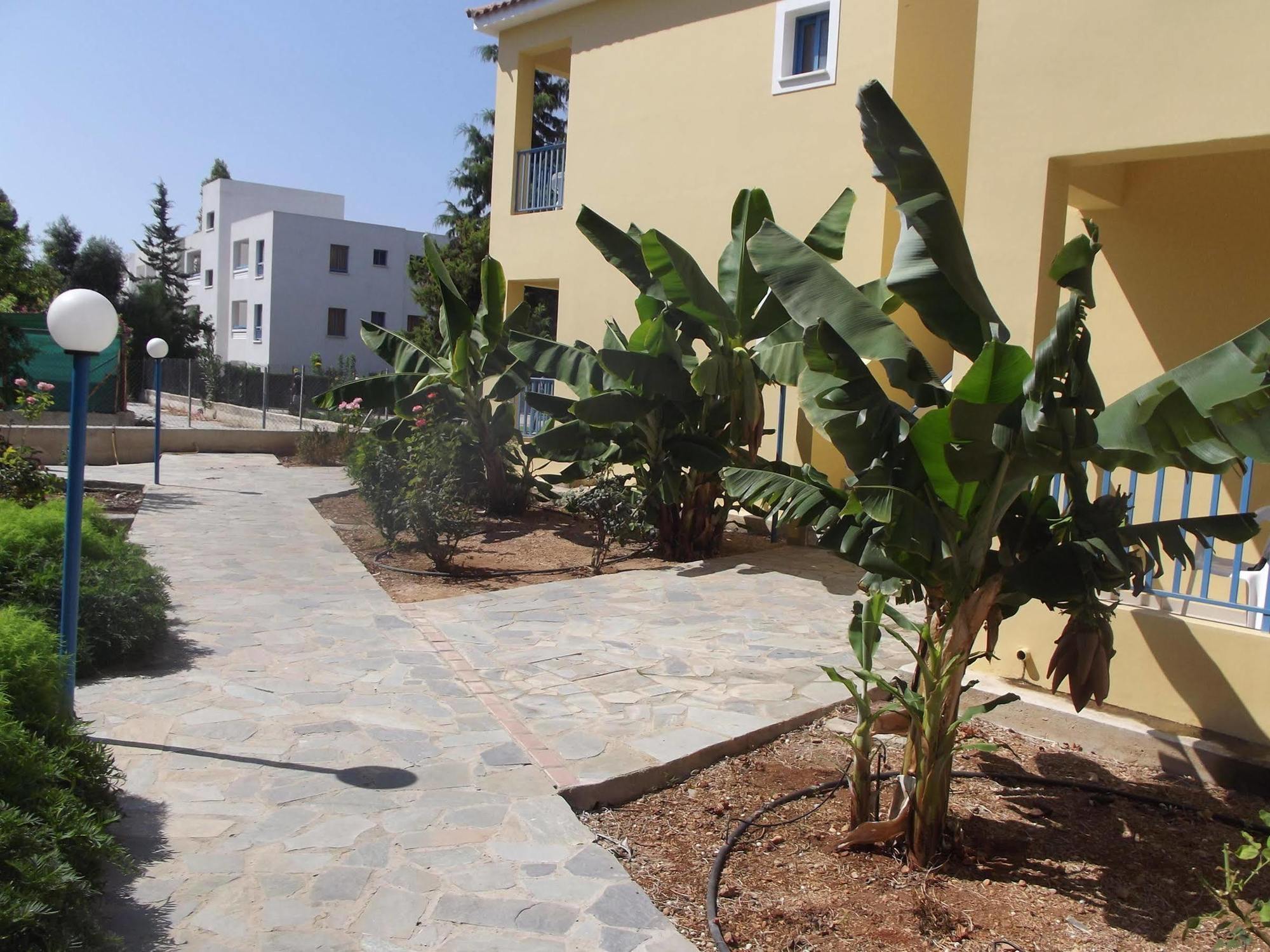 Kefalonitis Hotel Apartments Paphos Exterior foto